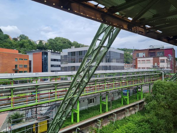 Einzigartige Fahrt über die Wupper