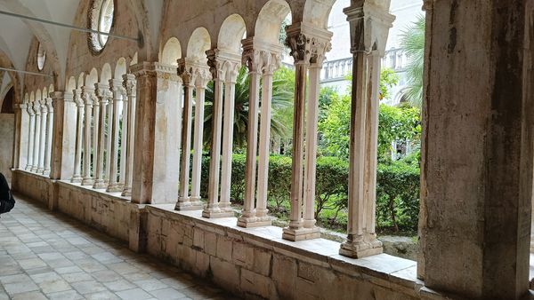 Historisches Kloster mit alter Apotheke