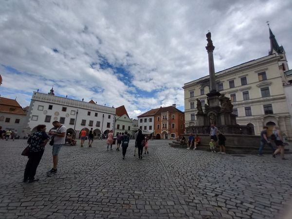 Lebendiges Treiben am Hauptplatz