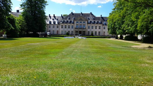 Golfen in idyllischer Landschaft