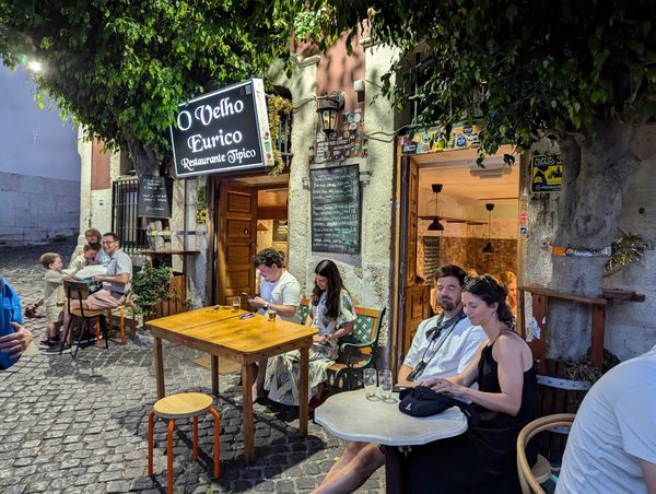 Junge Küche in traditioneller Tasca