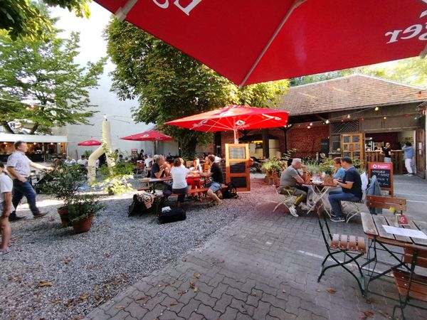 Sommer, Sonne und kühle Biere im Freien