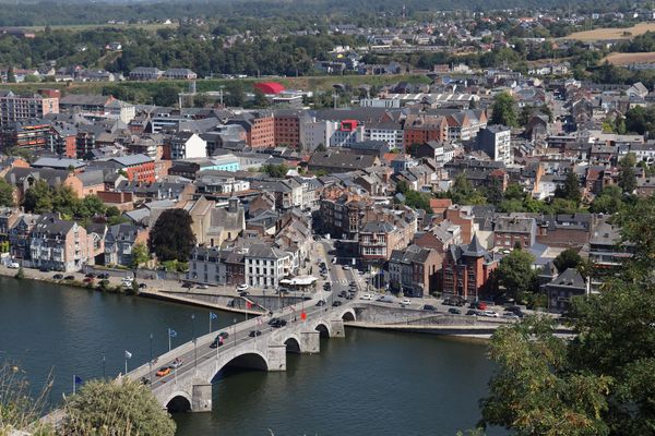 Historische Schönheit an der Maas