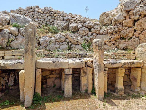 Mystische Steinzeittempel erkunden