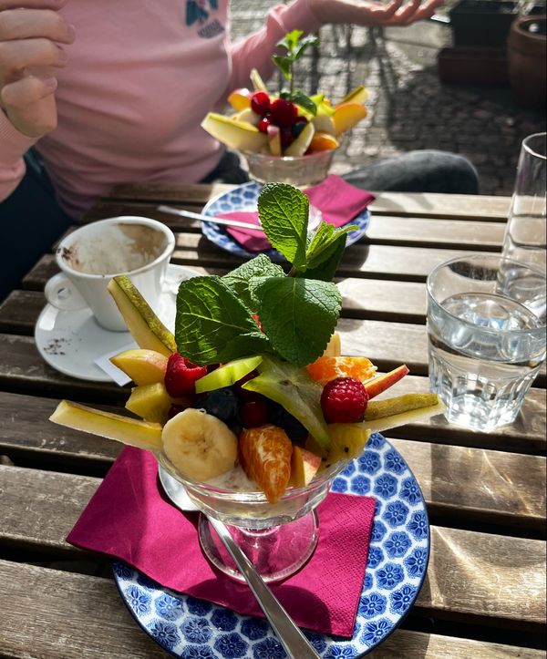 Märchenhaftes Café mit Seeblick