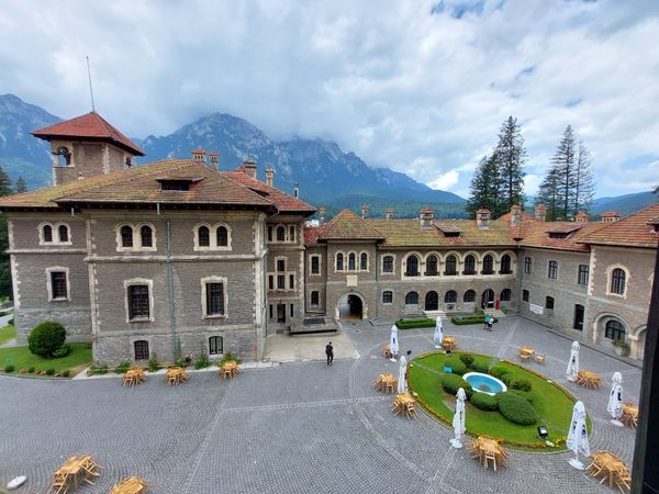 Prachtvolles Cantacuzino Schloss besichtigen