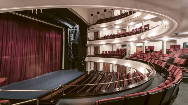 Erlebe hochkarätige Theateraufführungen