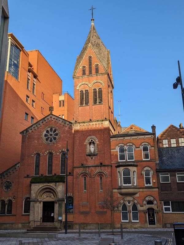 Entdecke die verborgene Kirche