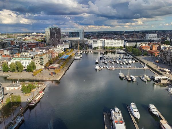 Moderne Kunst mit Panoramablick