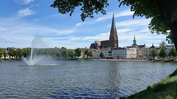 Idyllische Bootsfahrten im Herzen Schwerins