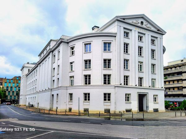 Kulturgenuss im klassizistischen Bau
