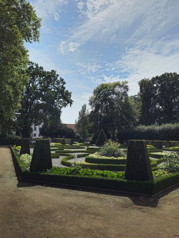 Historische Eleganz im Barockgarten erleben