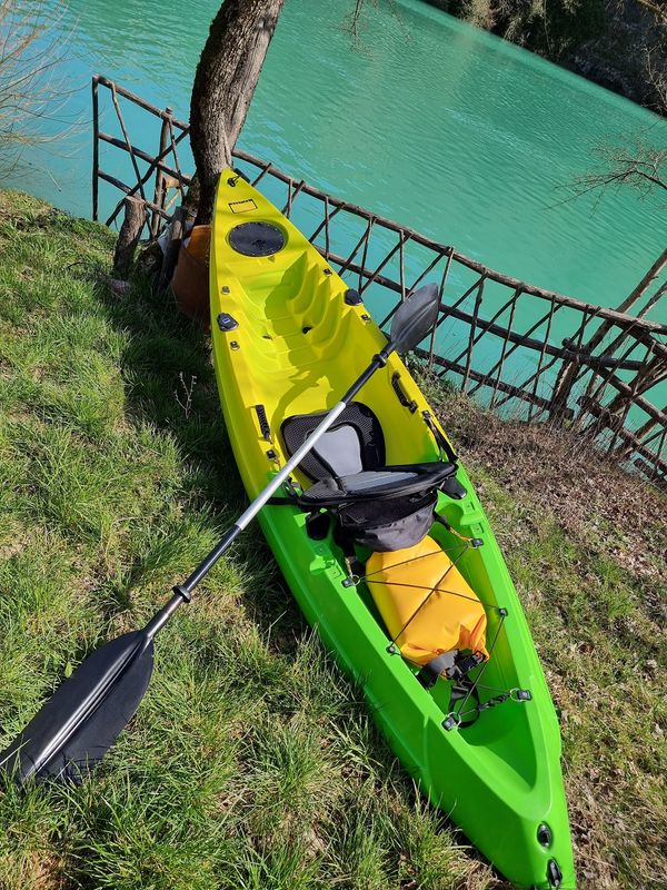 Kanufahren auf dem Fluss Buna