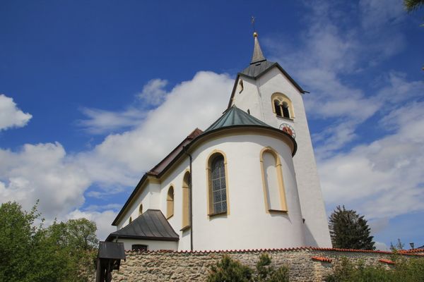 Historische Einblicke in die St. Walburga Kirche