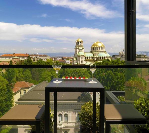 Atemberaubende Aussicht über Sofia bei Nacht