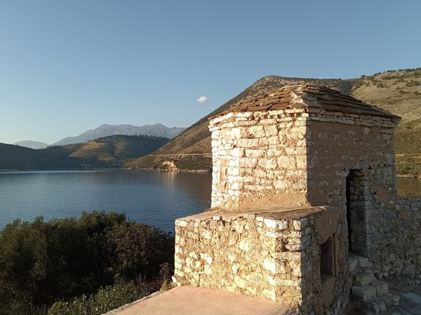 Geheimnisvolles Schloss mit Meerblick