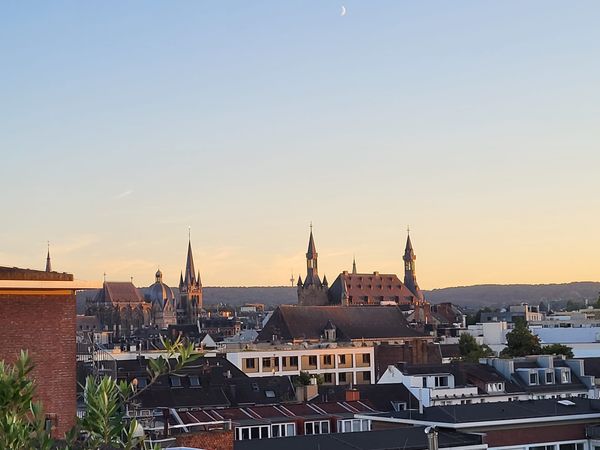 Speisen mit Panoramablick über Aachen