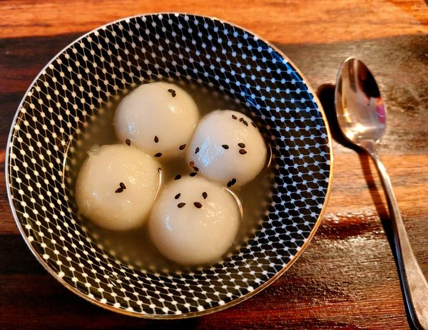 Vielfältige Dumplings und asiatische Snacks