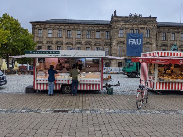 Frische lokale Produkte direkt vom Markt