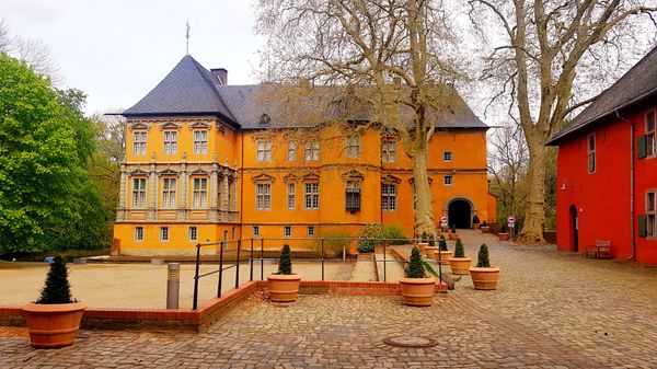 Tauche ein in die Renaissance bei einem Besuch im Schloss Rheydt