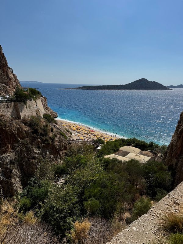 Türkises Paradies zwischen Felsen