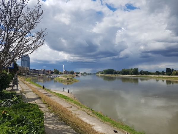 Symbolische Brücke mit Geschichte