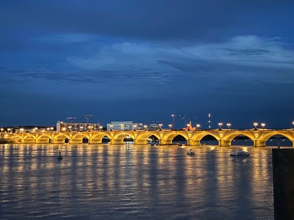 Historische Brücke mit Ausblick