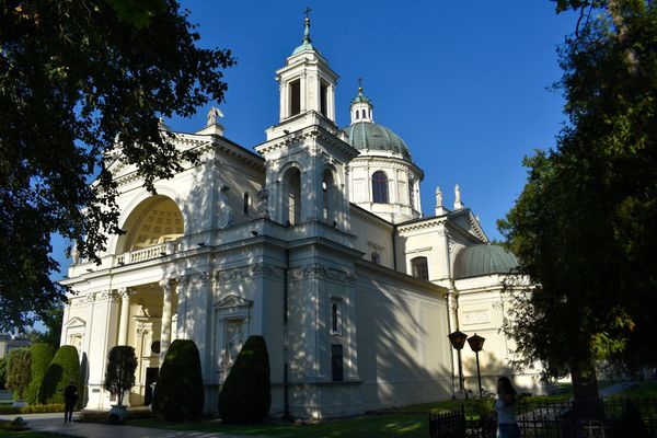 Ein Mammutknochen in der Kirche