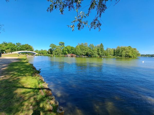 Erholung und Abenteuer am glitzernden See