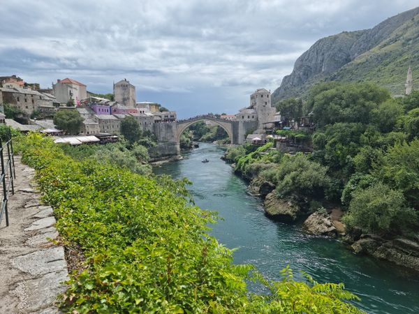 Historische Brücke mit atemberaubender Aussicht