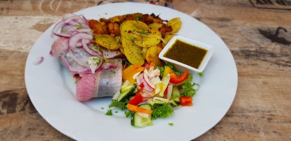 Herzhafte Fischspezialitäten genießen