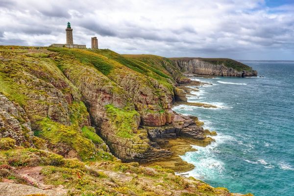 Atemberaubende Klippen & Leuchtturm