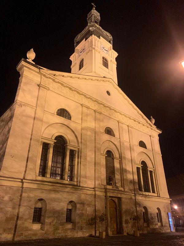 Bewundern Sie die prachtvolle Kathedrale von Györ