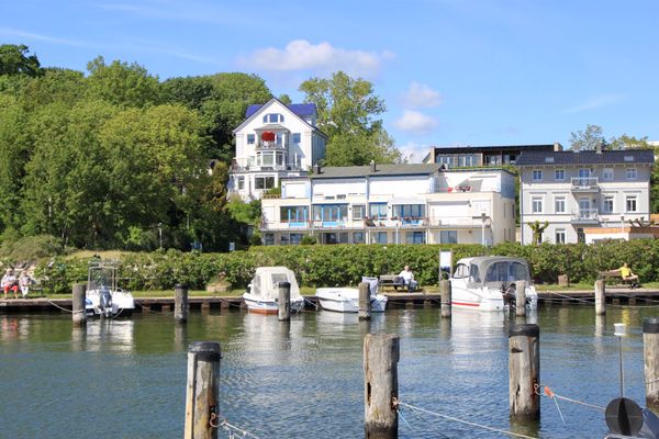 Idyllischer Strandtag mit Blick auf Stralsund