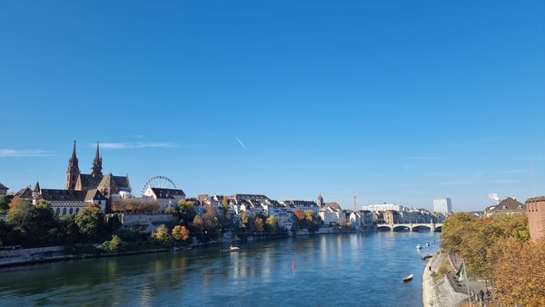 Ausblick mit Wein genießen