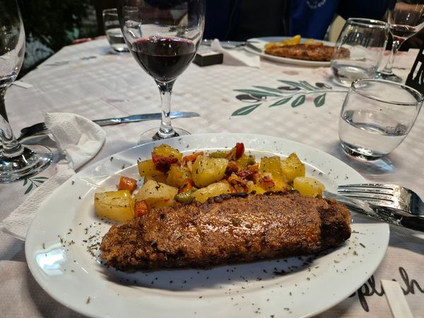 Abendessen mit Blick auf Berat