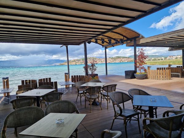 Strandspaß mit Bar-Atmosphäre