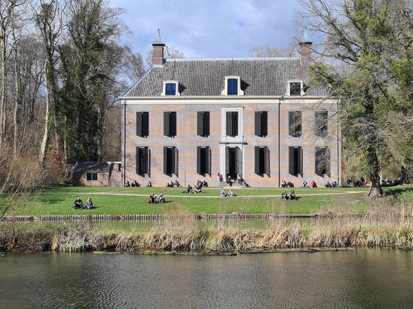 Friedliche Natur nahe der Stadt