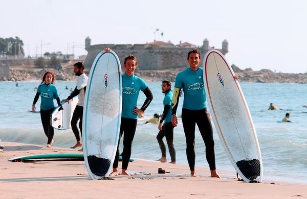 Surfen lernen mit den Einheimischen