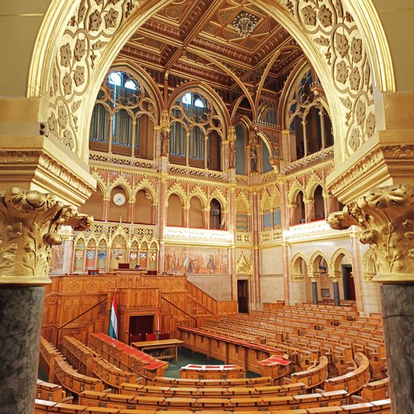 Bestaune eines der beeindruckendsten Gebäude Europas