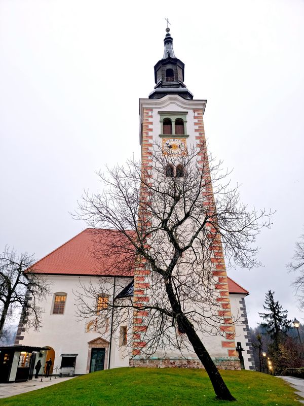 Historische Stätte trifft Naturwunder