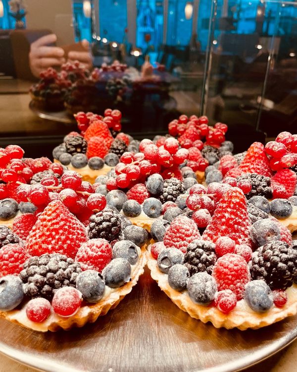 Genieße Kaffee und Kuchen am Timmendorfer Platz