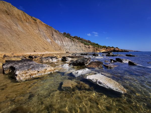 Spaziergang entlang historischer Salzpfannen