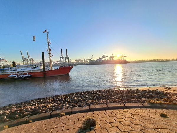 Sand und Wellenrauschen in der Stadt