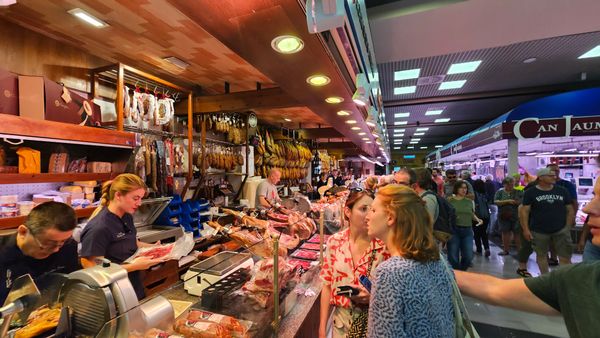 Schlemme dich durch den Mercat de l'Olivar