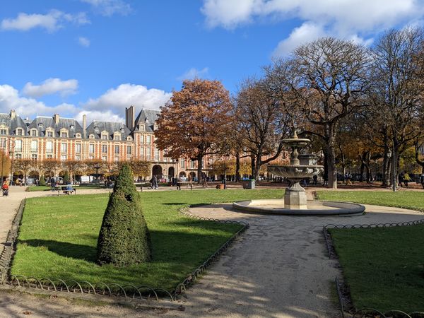 Picnic in Paris's oldest planned square