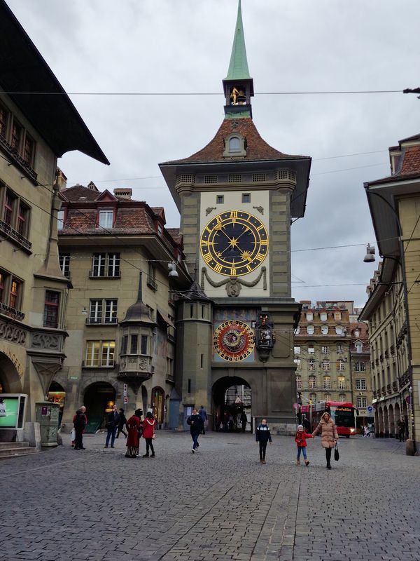 Historische Uhr bestaunen