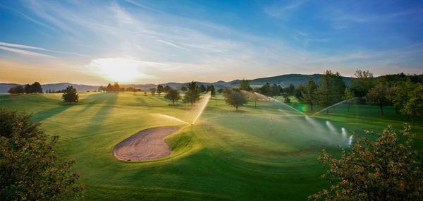 Entspanntes Golfen in schöner Umgebung