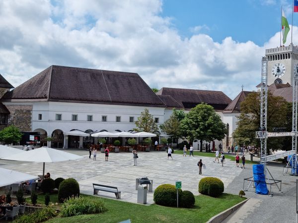 Eintauchen in mittelalterliche Pracht und moderne Annehmlichkeiten