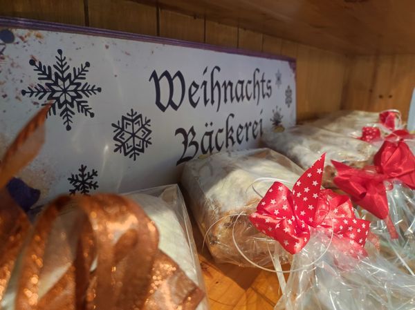 Gemütliches Café mit hausgemachten Kuchen